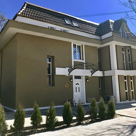 Family Hotel Garden Kurdzhali Ngoại thất bức ảnh